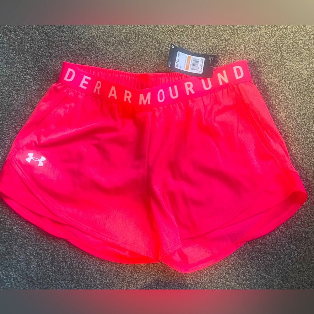 NWT Under Armour Small Play Up Twist 3.0 Shorts